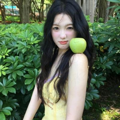 背鸭子的男孩